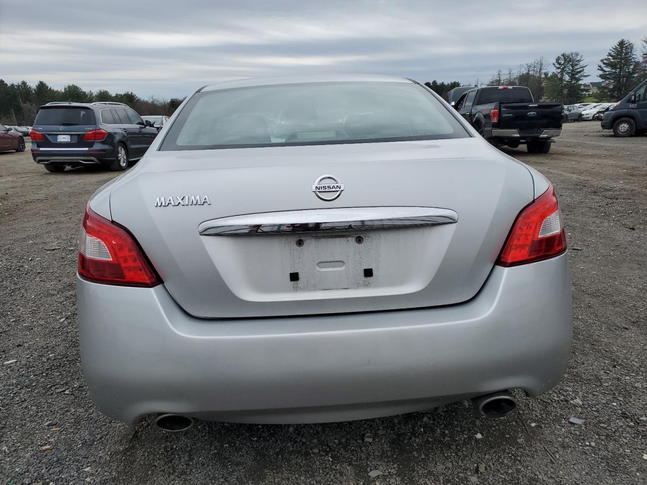 Nissan Maxima S