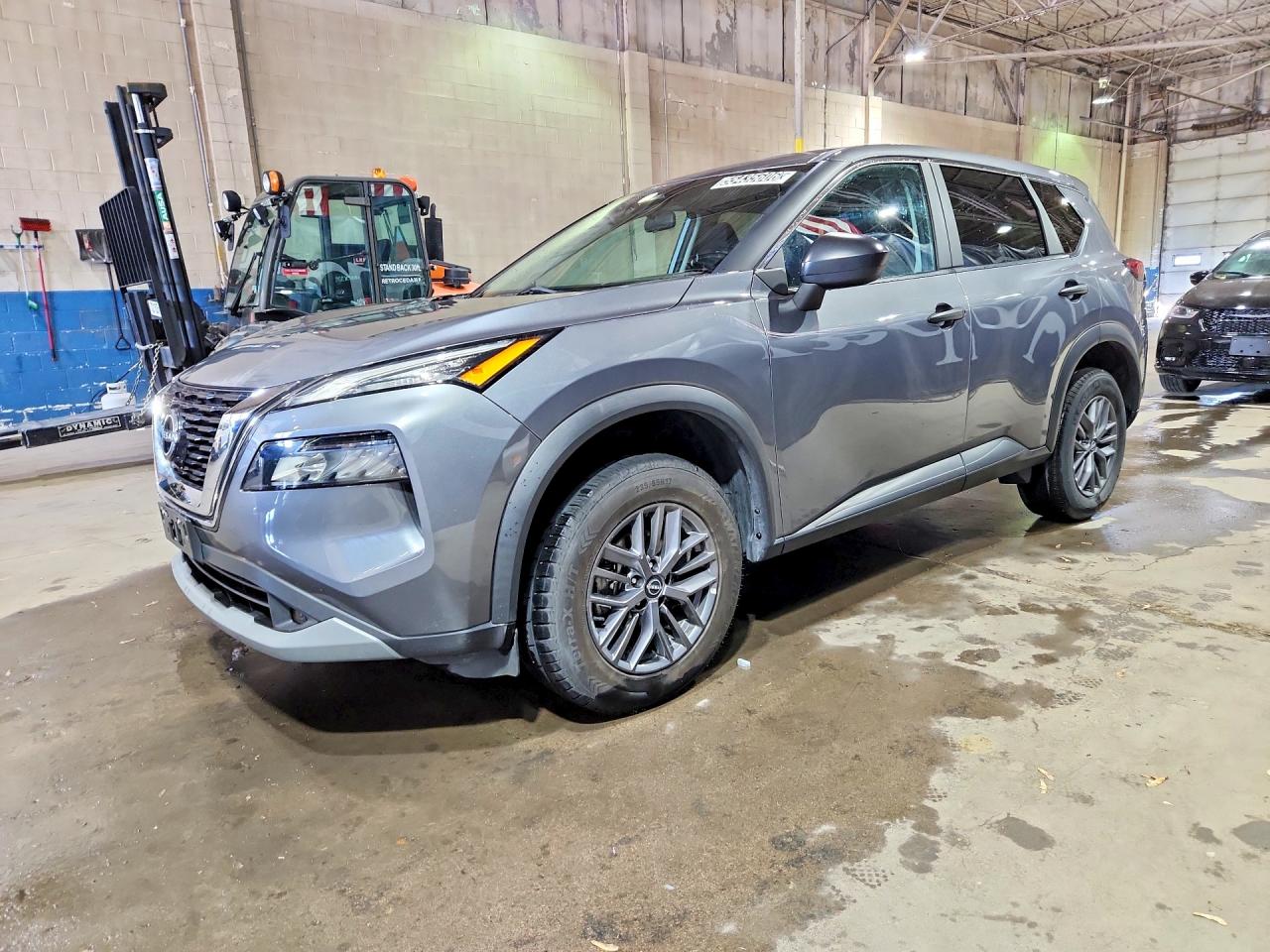 Salvage Nissan Rogue Image