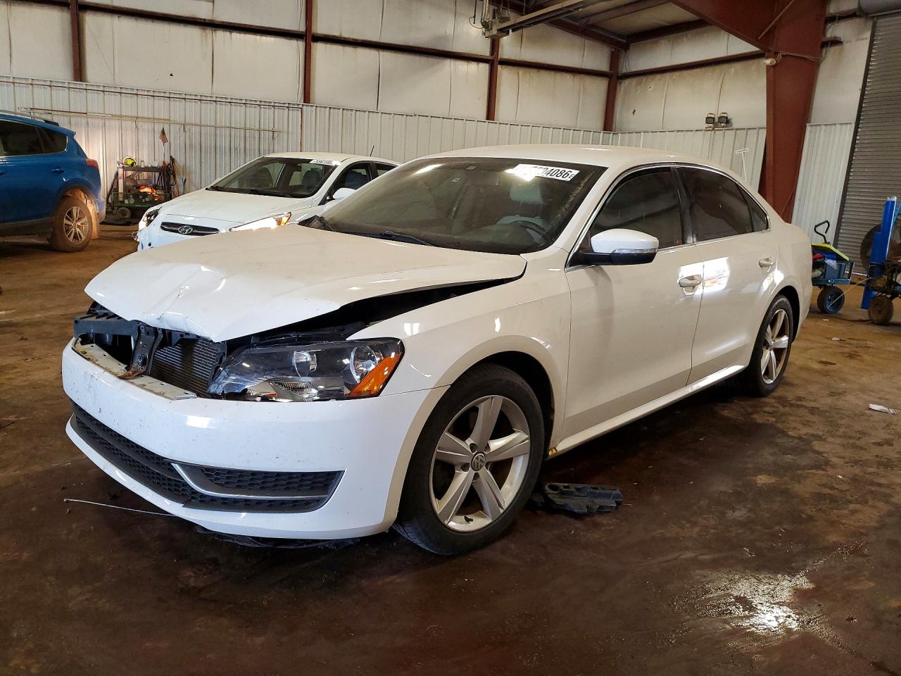 Salvage Volkswagen Passat Image
