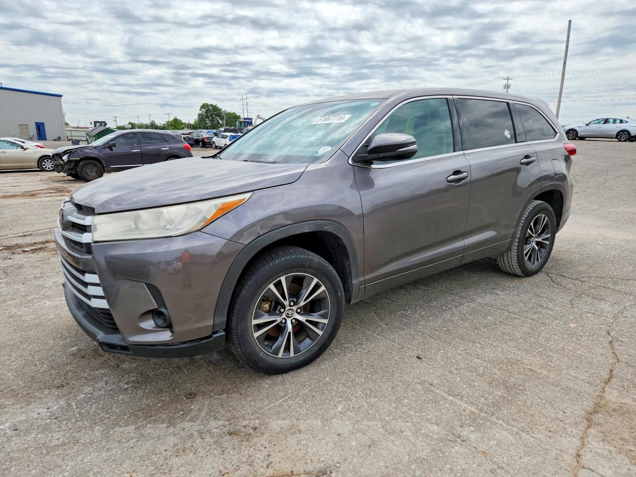 Salvage Toyota Highlander Image
