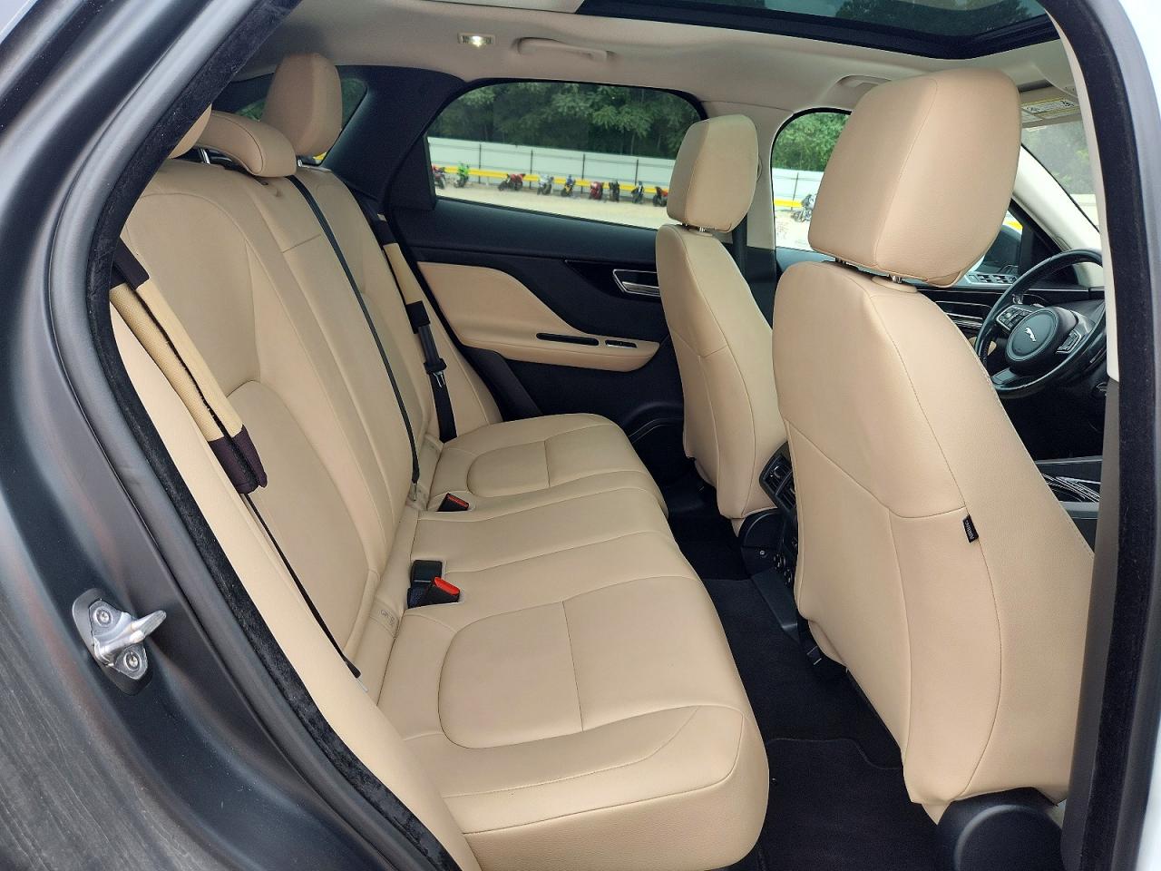 Jaguar F-PACE Premium