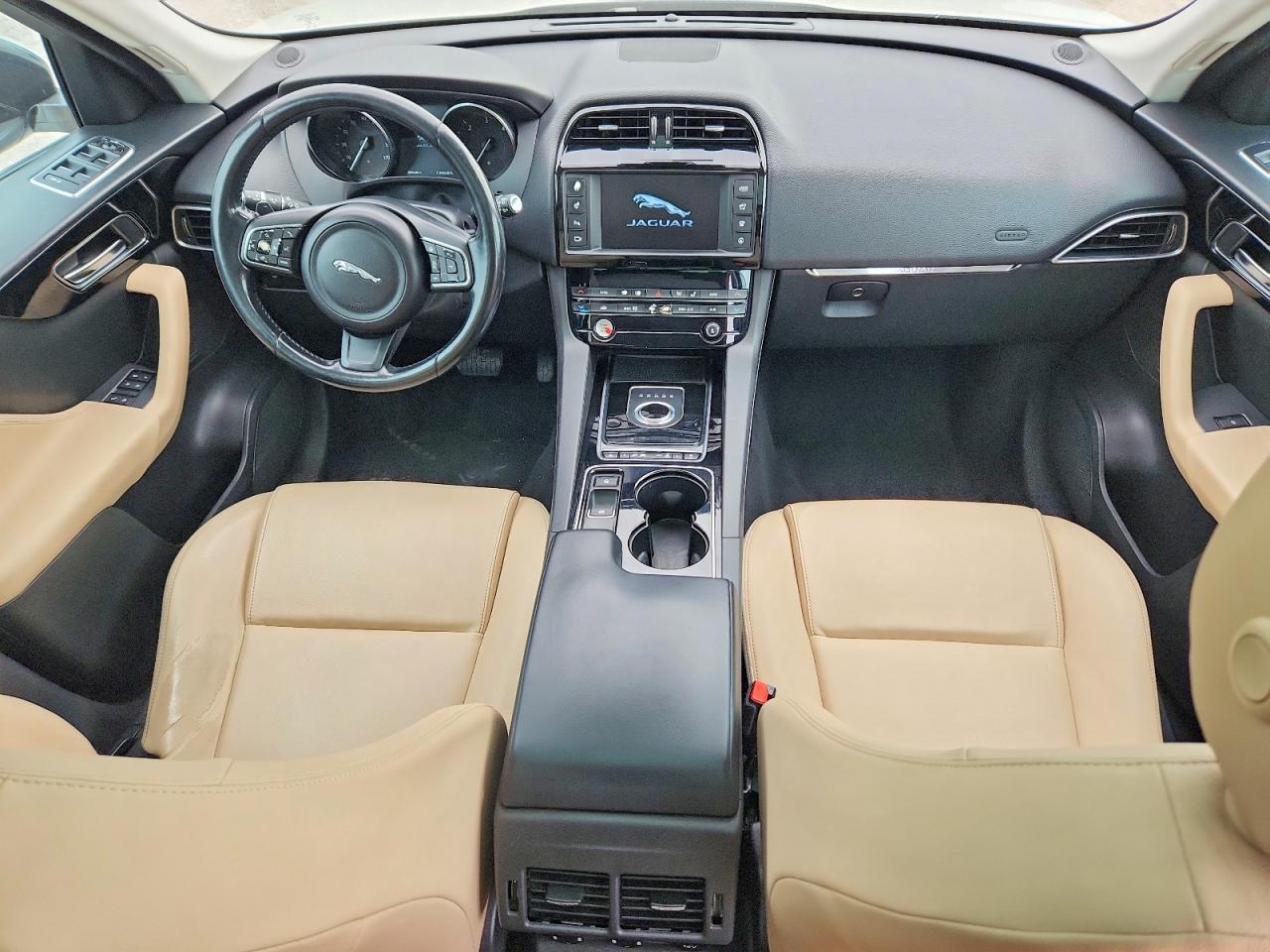 Jaguar F-PACE Premium
