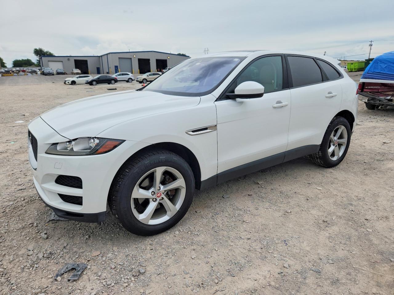 Salvage Jaguar F-PACE Image