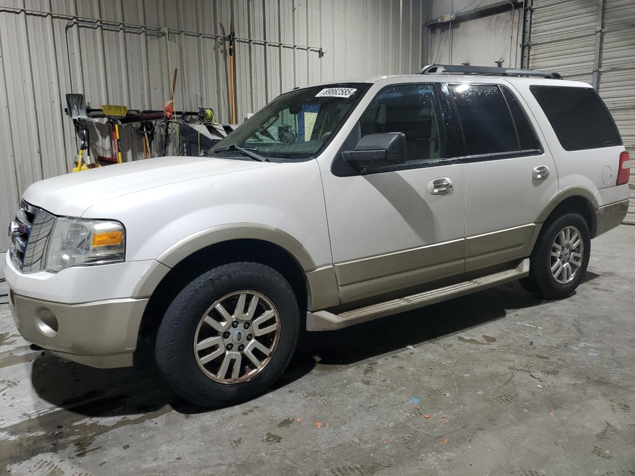 Salvage Ford Expedition Image
