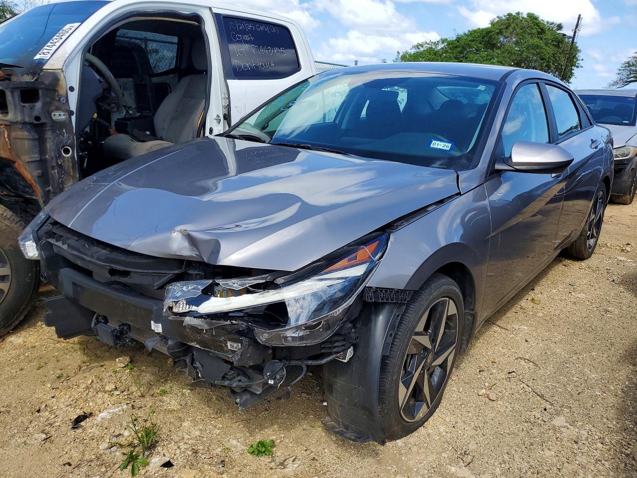 Salvage Hyundai ELANTRA Image
