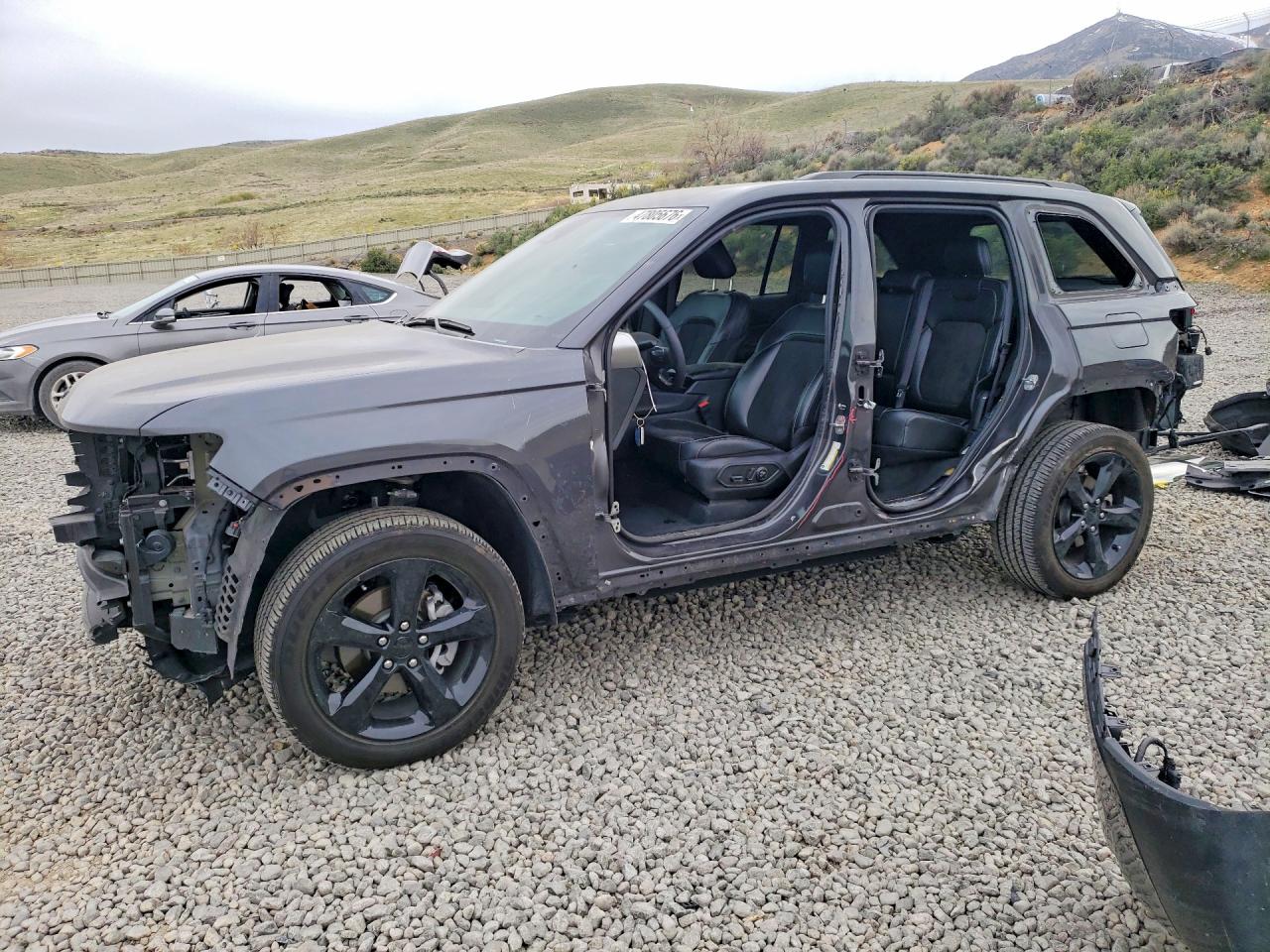 Salvage Jeep Cherokee Image