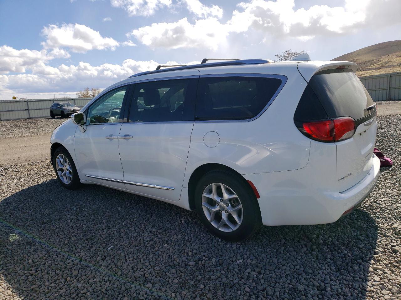 Chrysler Pacifica Limited