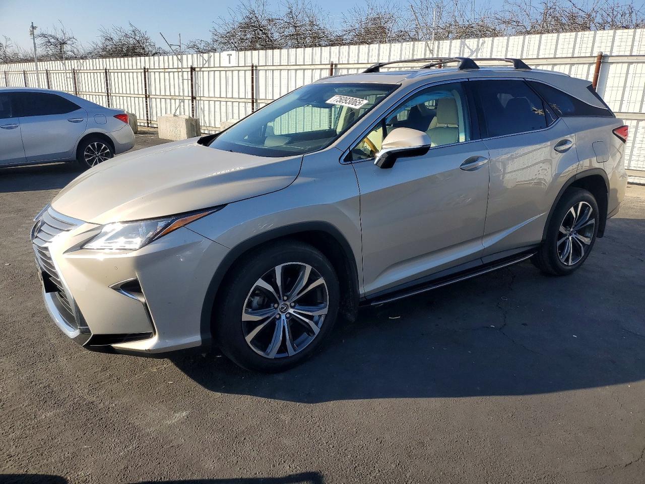 Salvage Lexus RX Image