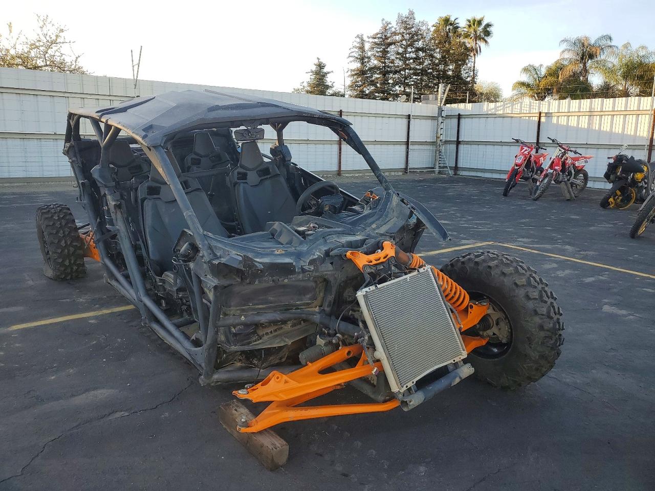 Salvage Can-Am Maverick Image