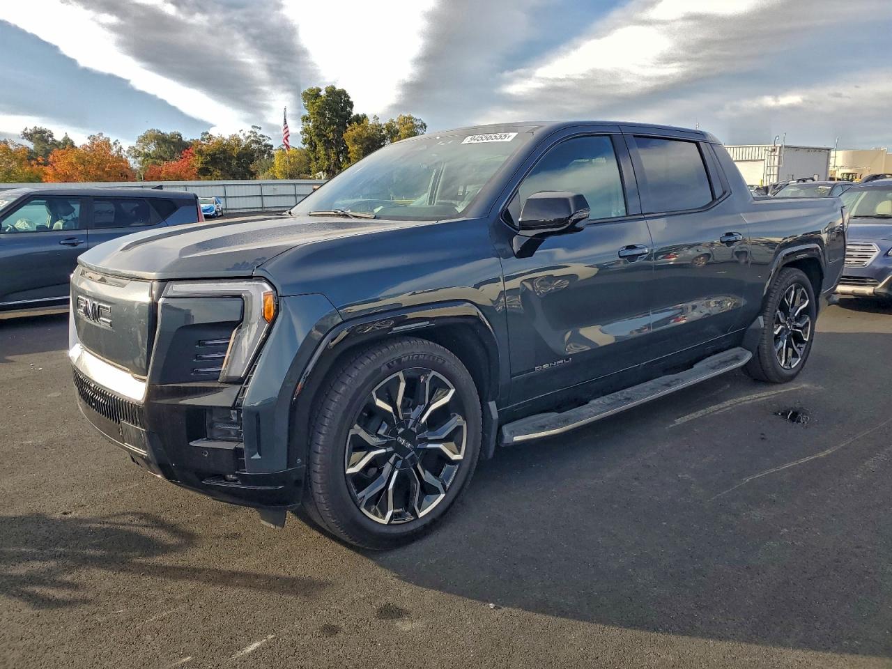 Salvage GMC Sierra Image
