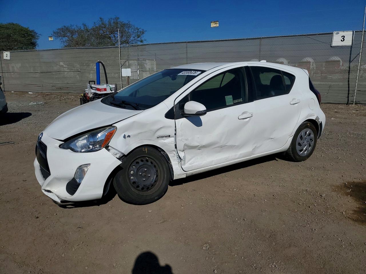 Salvage Toyota Prius Image