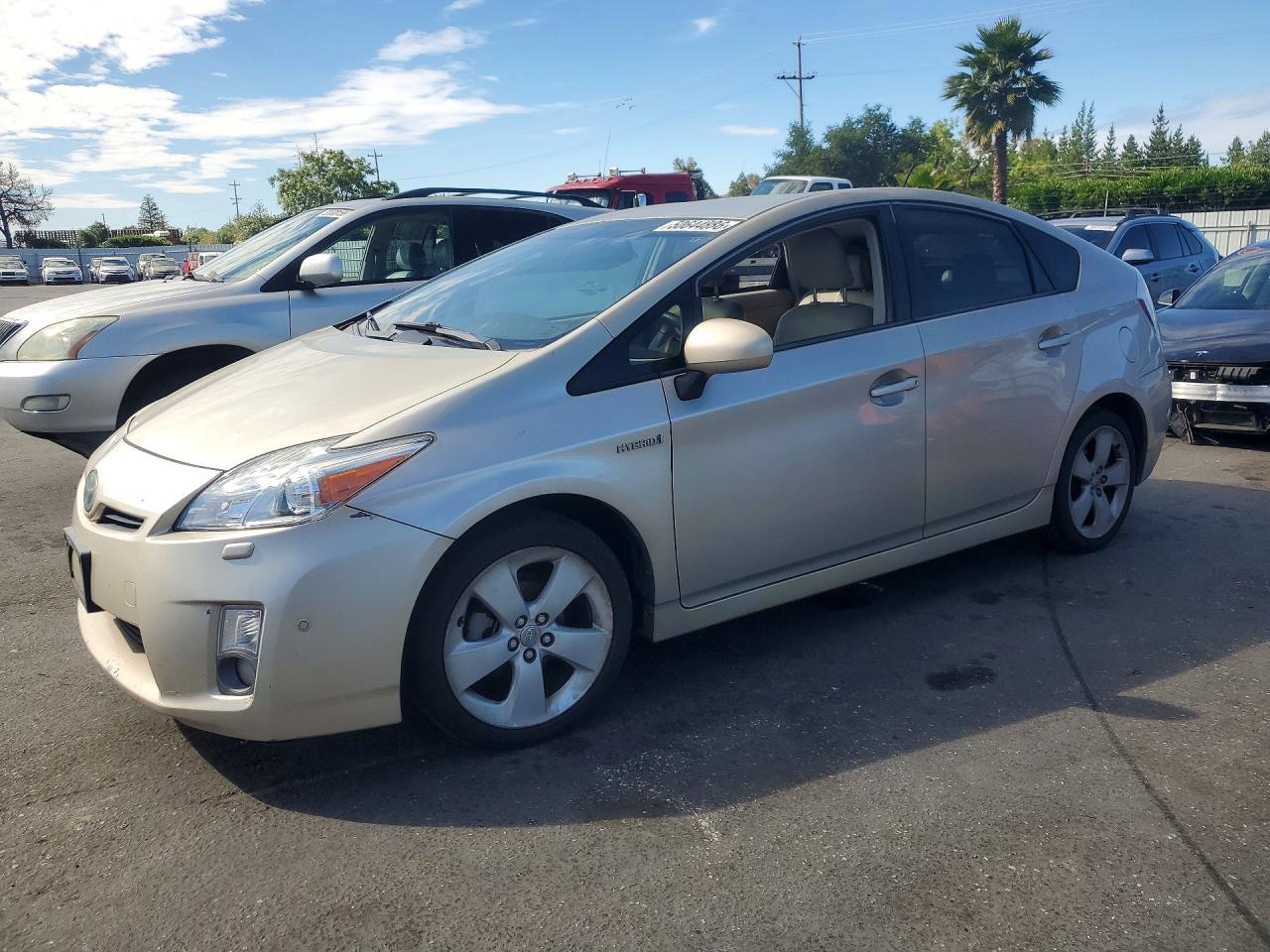 Salvage Toyota Prius Image