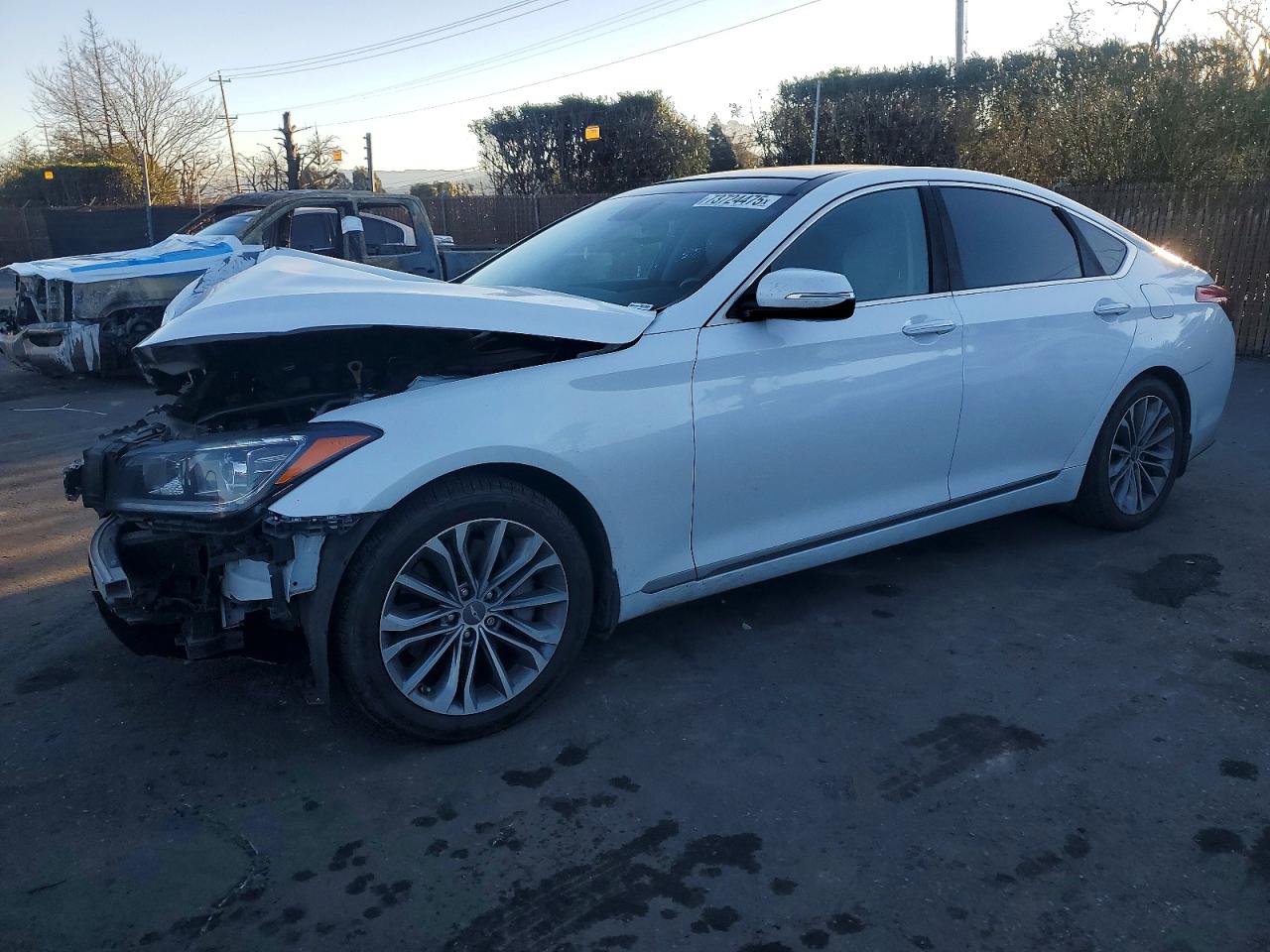 Salvage Hyundai Genesis Image