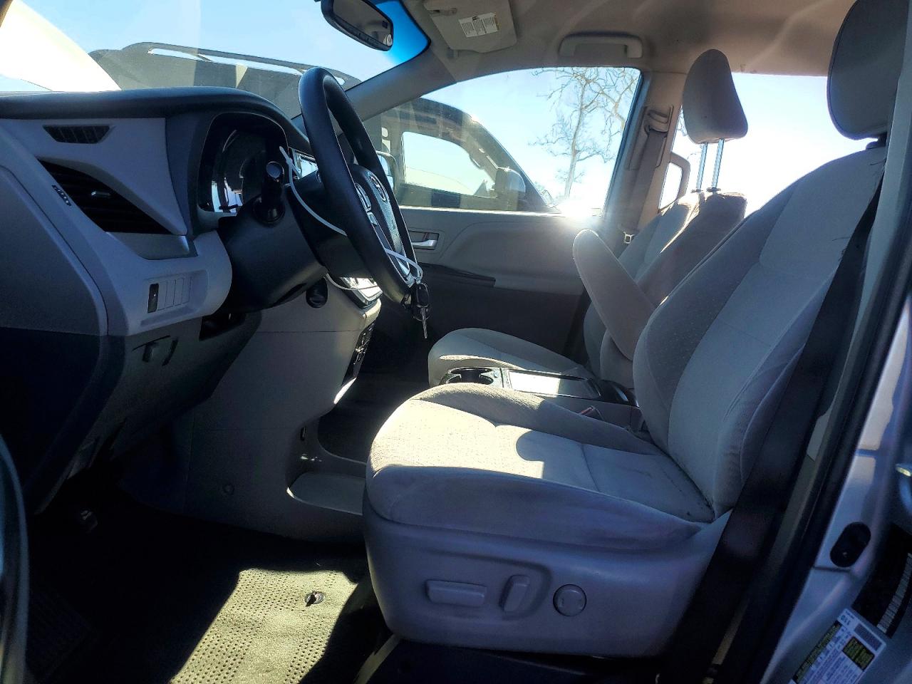 Toyota Sienna Le