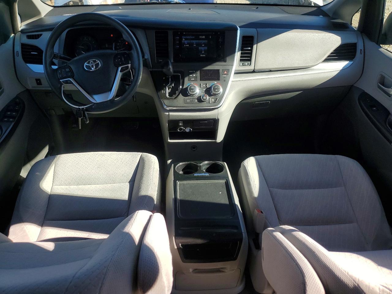 Toyota Sienna Le