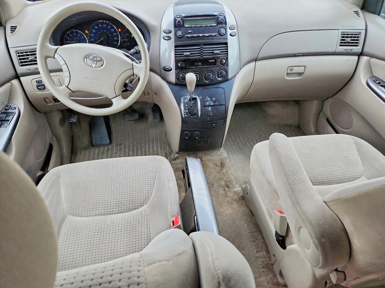 Toyota Sienna Le 7 Passenger