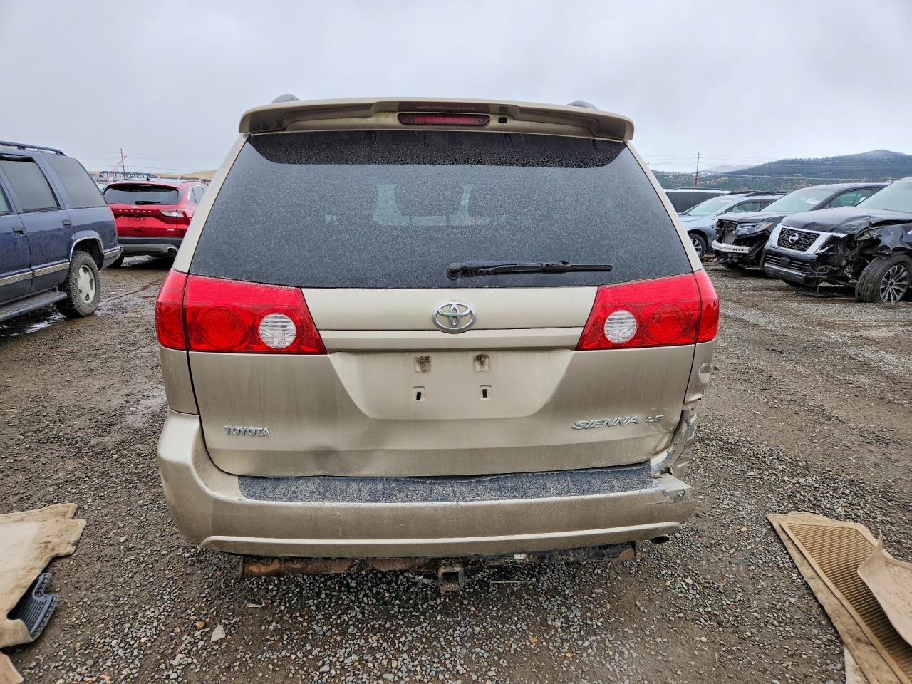 Toyota Sienna Le 7 Passenger