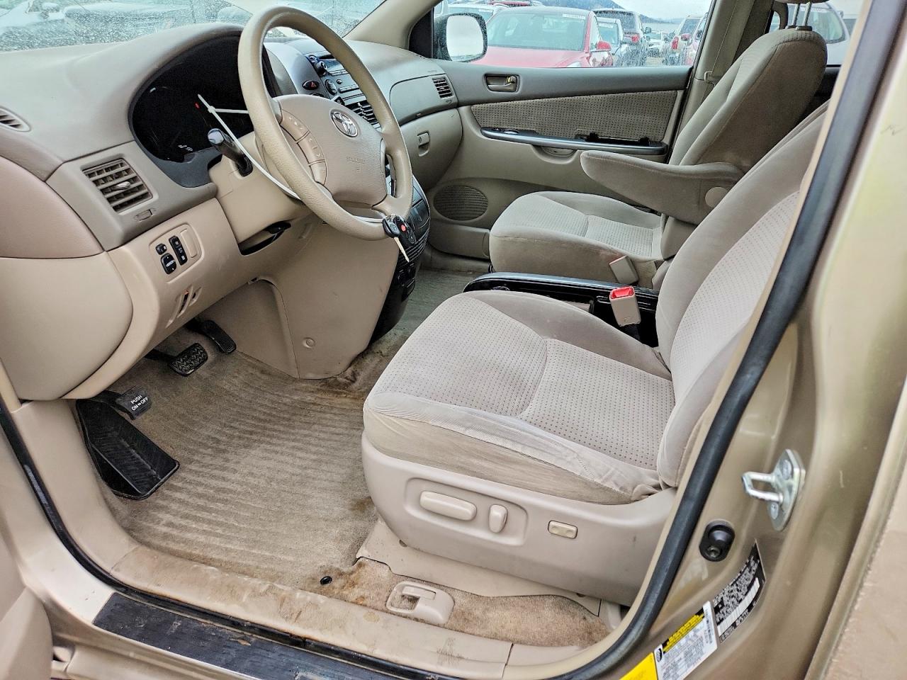 Toyota Sienna Le 7 Passenger