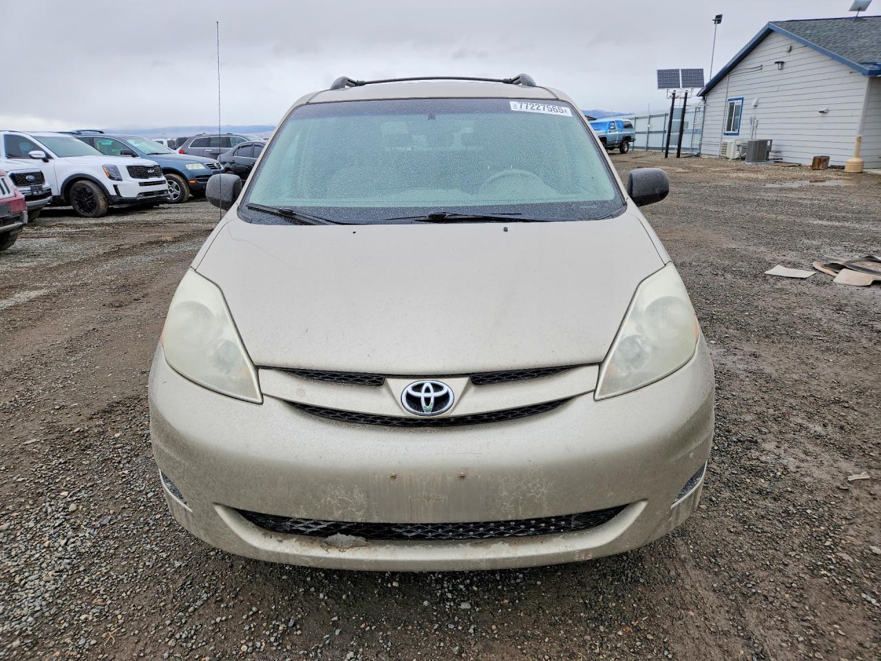 Toyota Sienna Le 7 Passenger