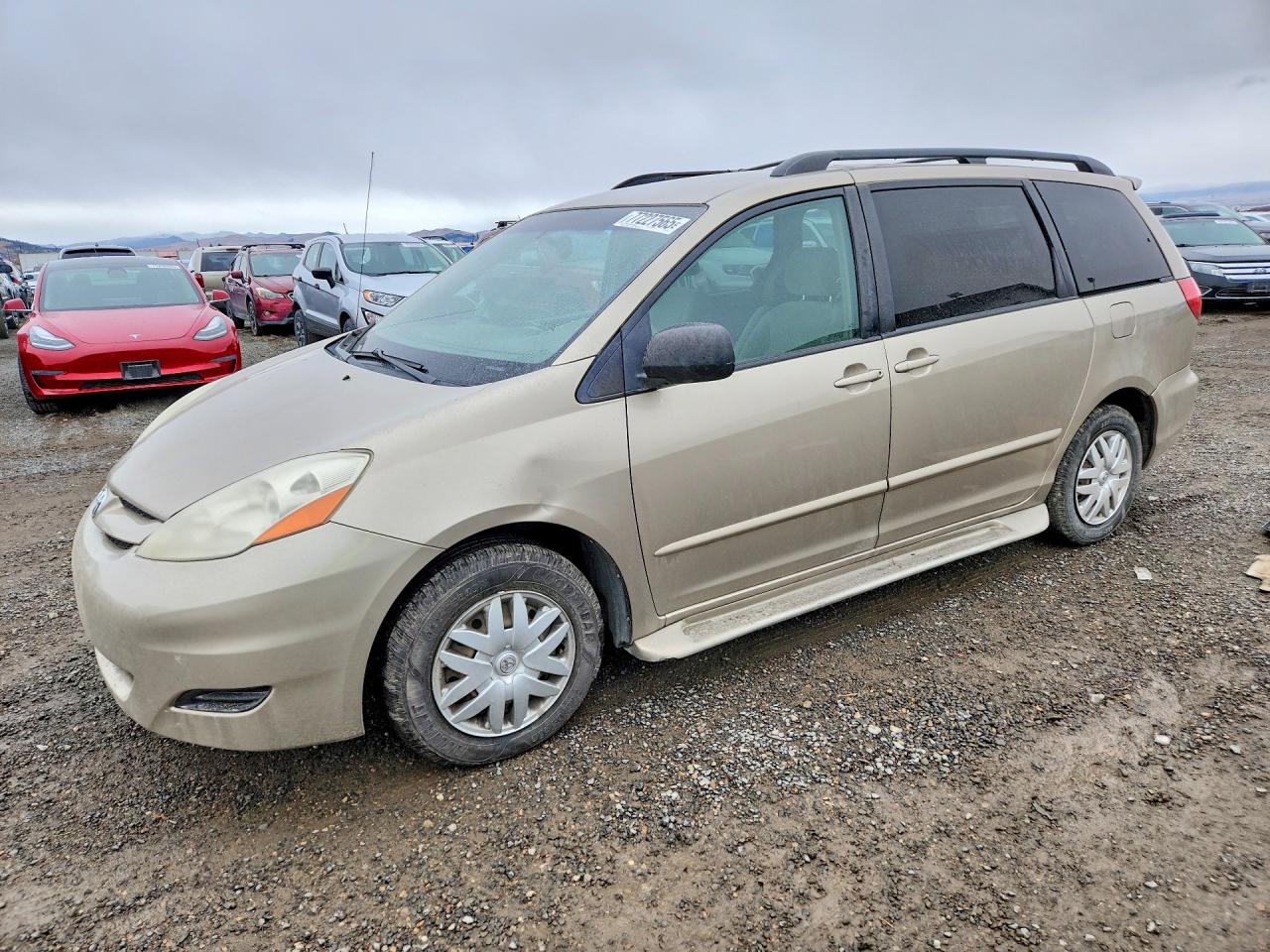 Salvage Toyota Sienna Image