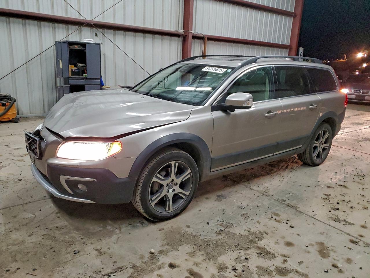 Salvage Volvo XC70 Image