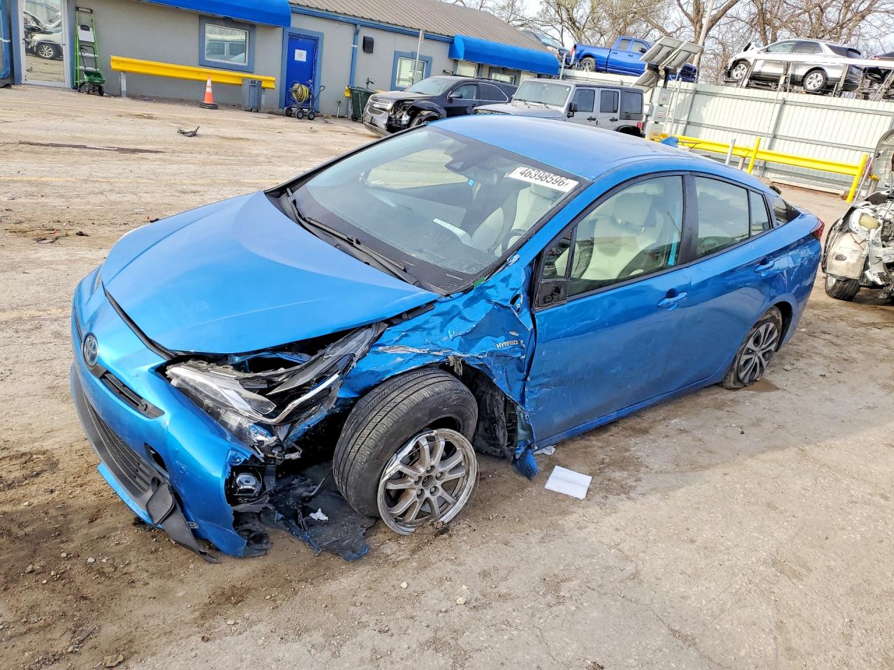 Salvage Toyota Prius Image