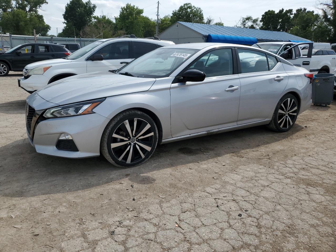 Salvage Nissan Altima Image