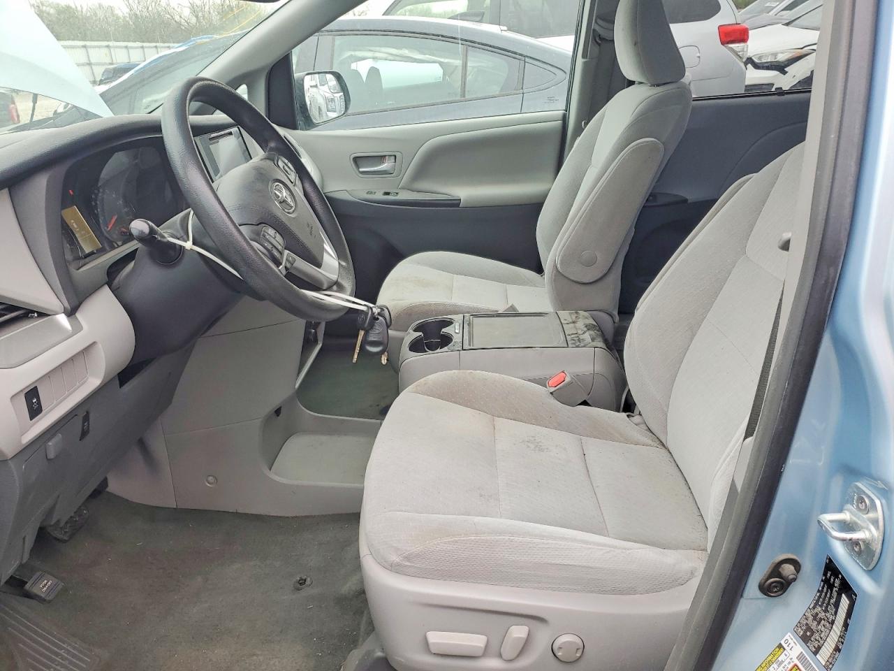 Toyota Sienna Le 8-passenger
