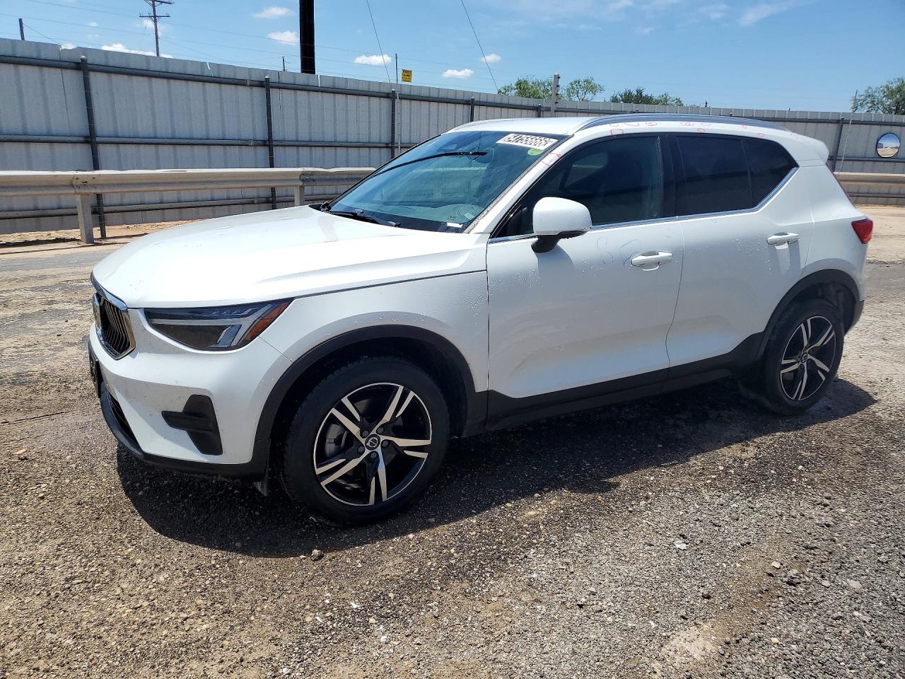 Salvage Volvo XC40 Image