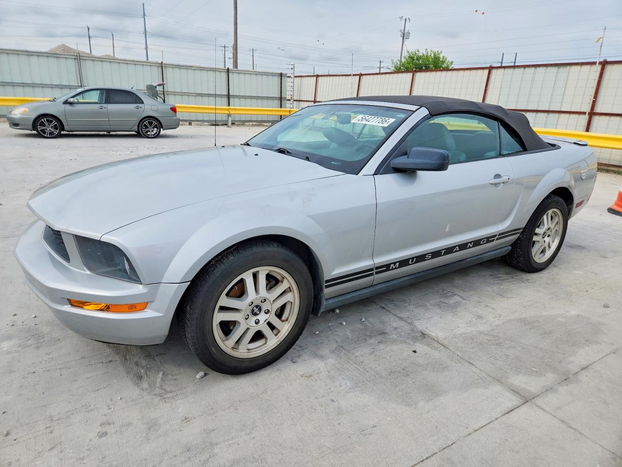 Salvage Ford Mustang Image