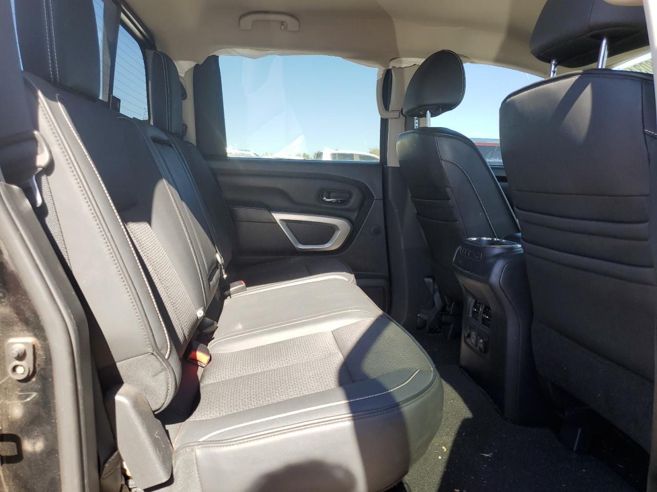Nissan Titan Sv