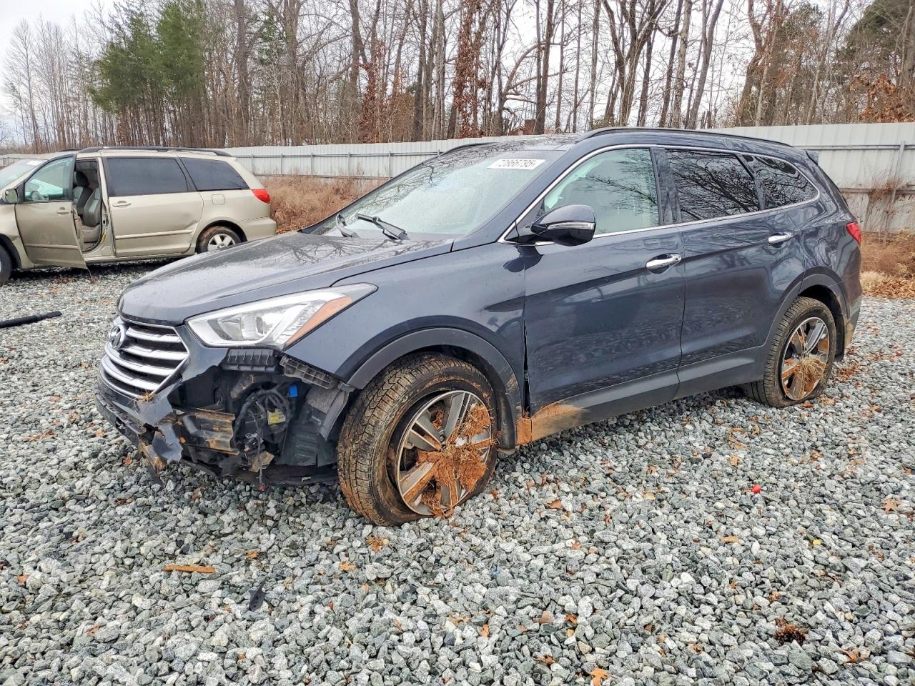 Salvage Hyundai SANTA FE Image