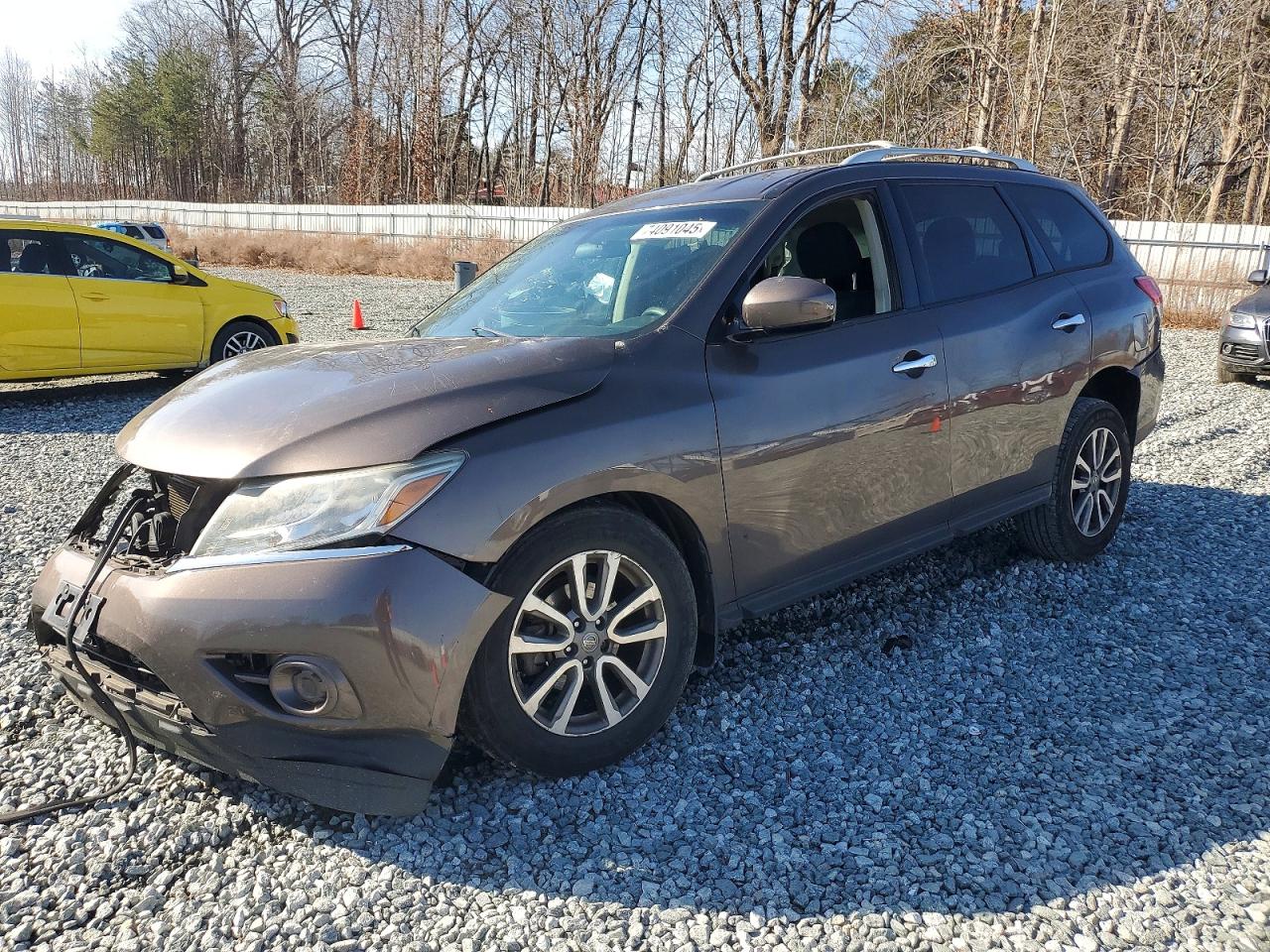 Salvage Nissan Pathfinder Image
