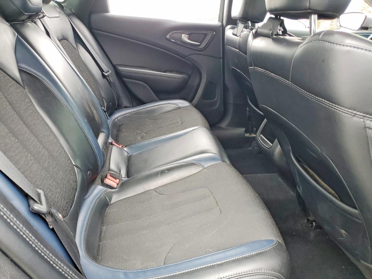 Chrysler 200 S