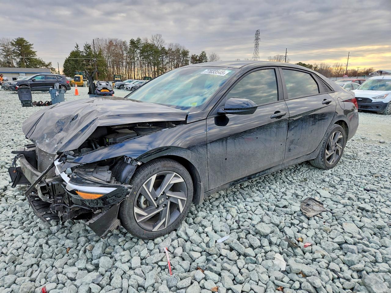 Salvage Hyundai ELANTRA Image
