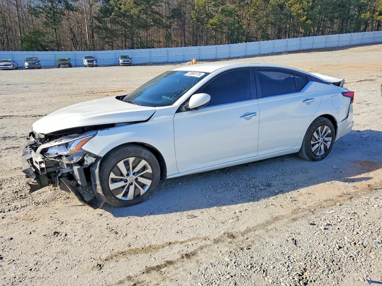 Salvage Nissan Altima Image