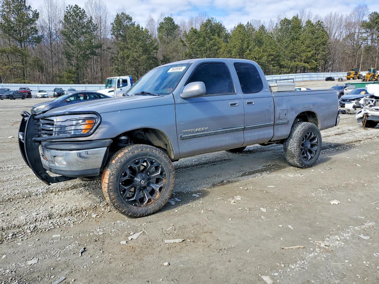 Salvage Toyota Tundra Image