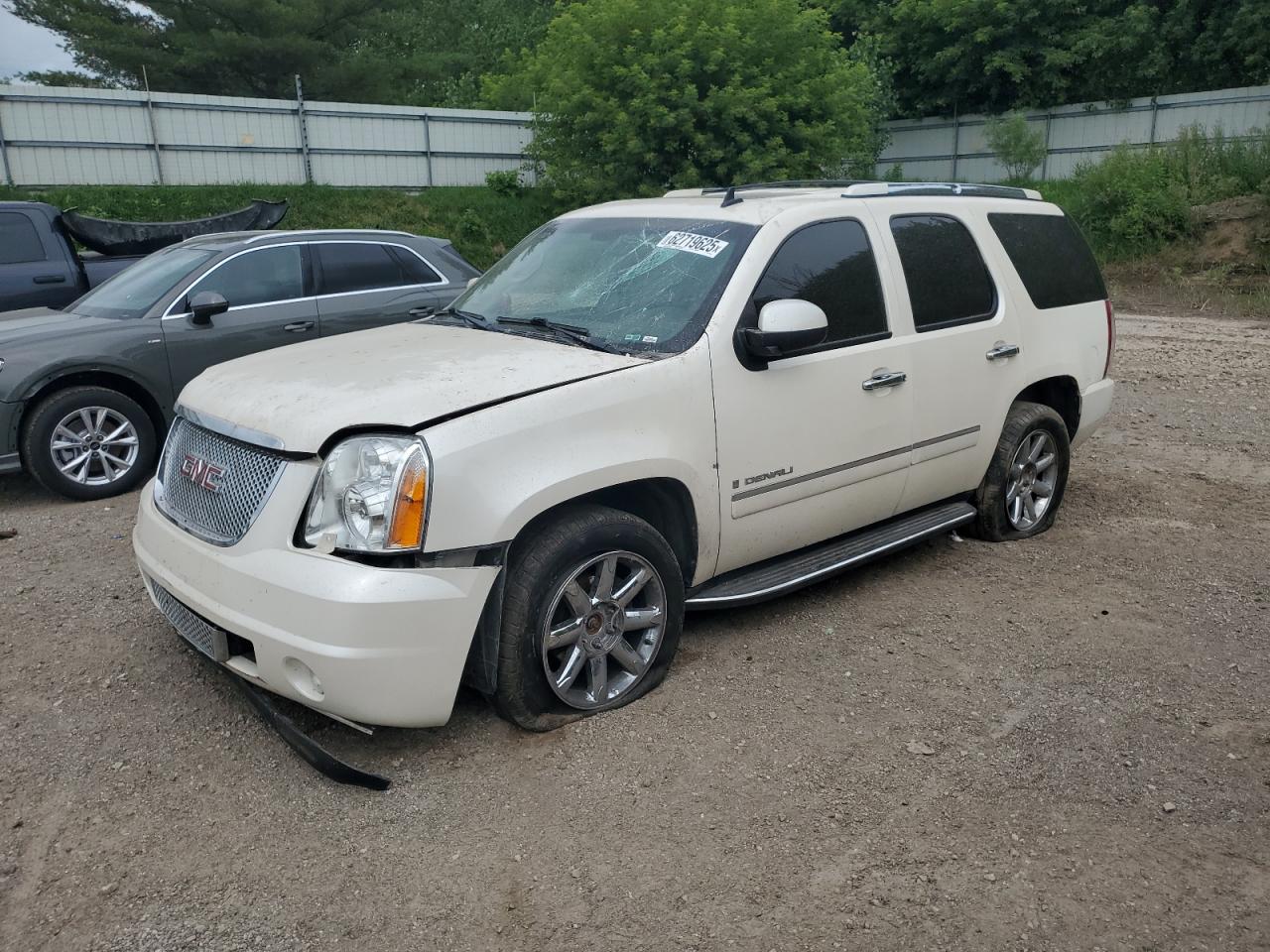 Salvage GMC Yukon Image