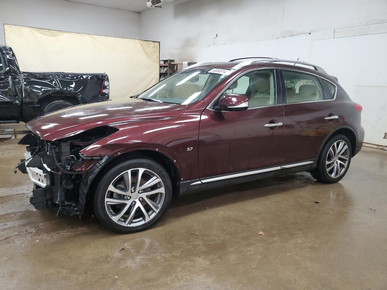 Salvage INFINITI Qx Image