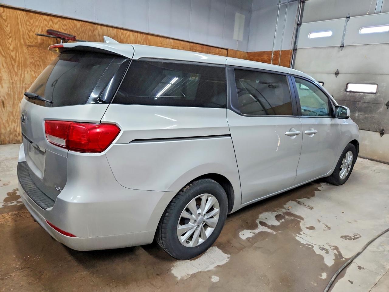 Kia Sedona Lx