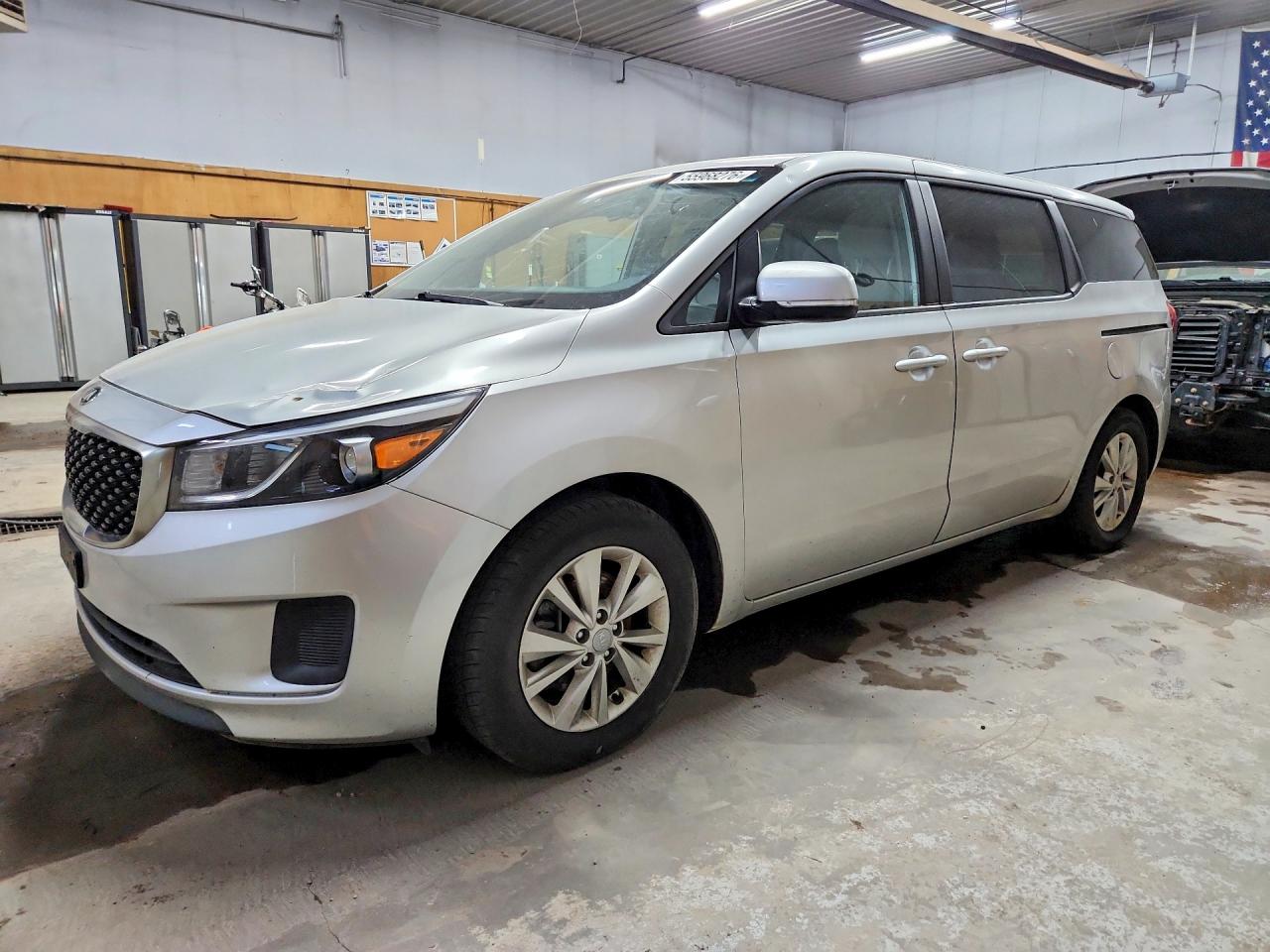 Salvage Kia Sedona Image