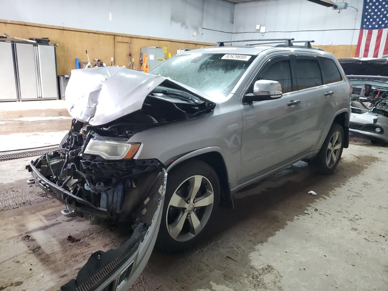 Salvage Jeep Grand Cherokee Image