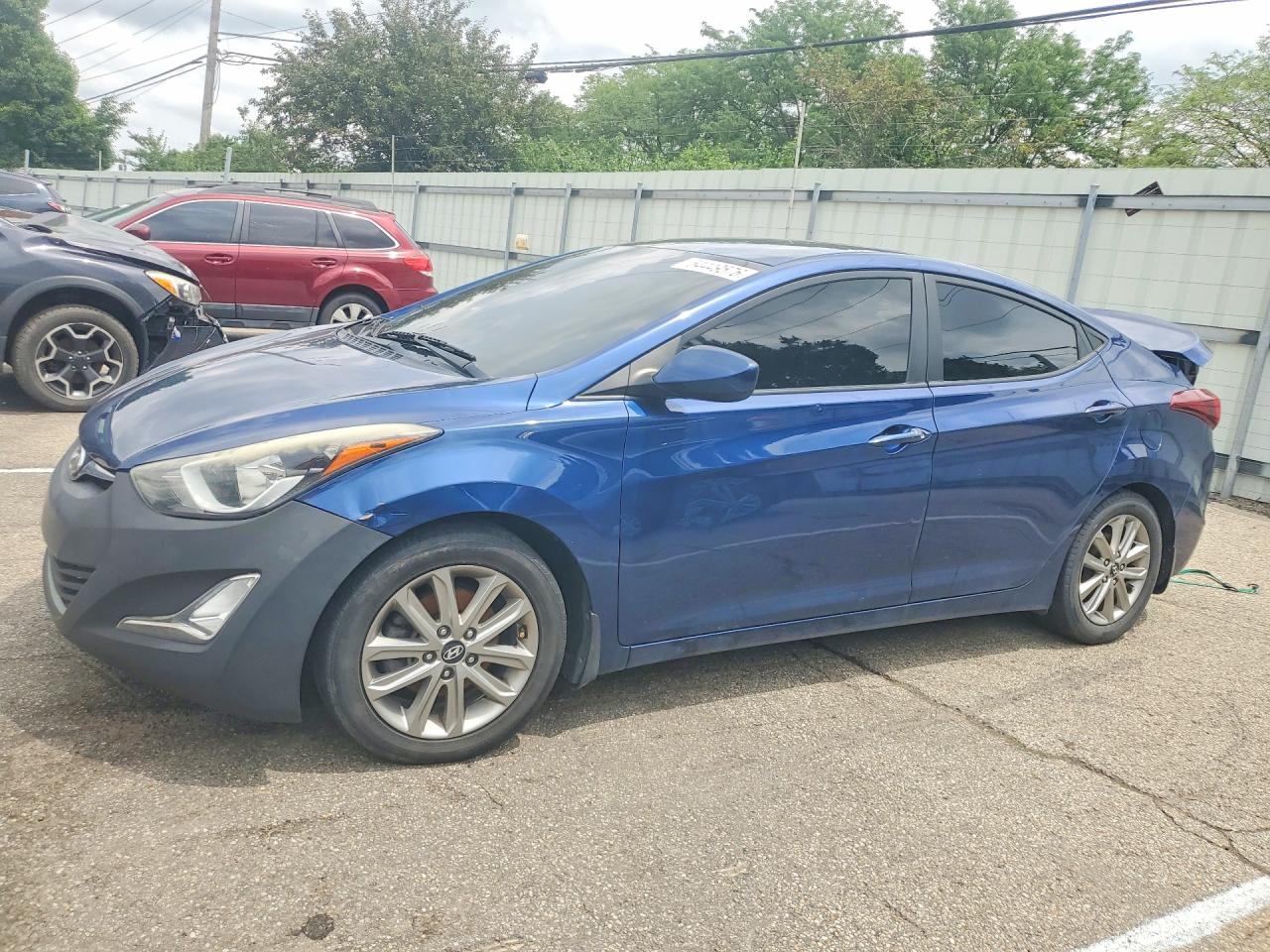 Salvage Hyundai ELANTRA Image