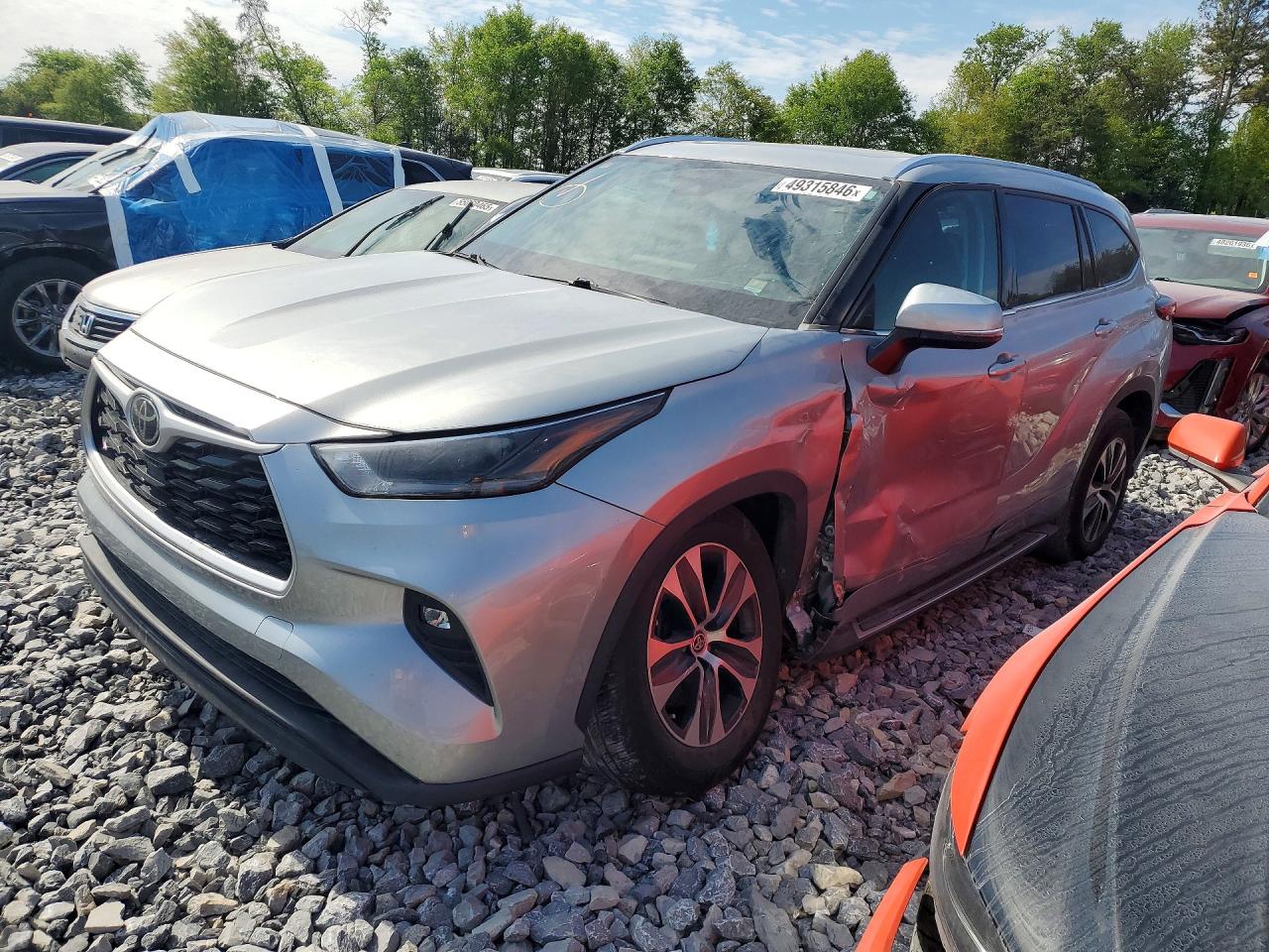 Salvage Toyota Highlander Image