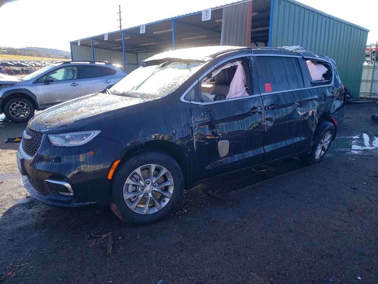 Salvage Chrysler Pacifica Image