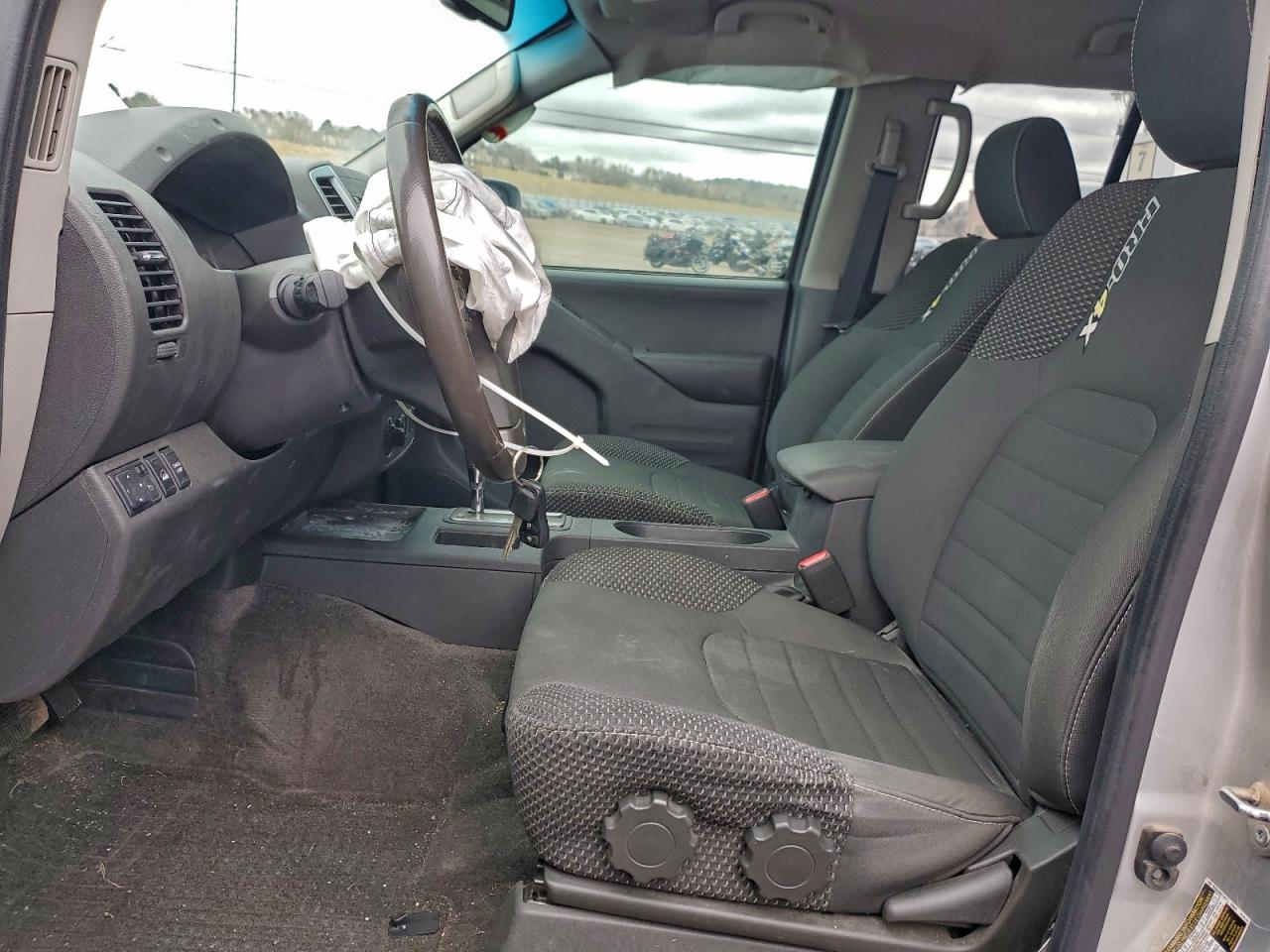 Nissan Frontier S