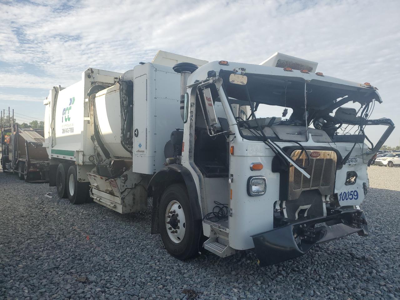 Salvage Peterbilt 520 Image