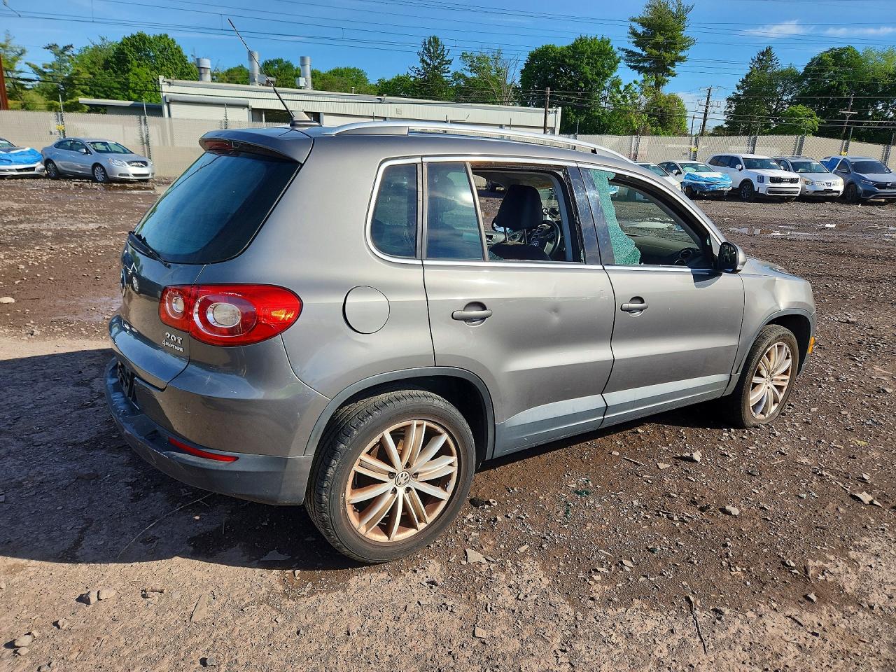 Volkswagen Tiguan S