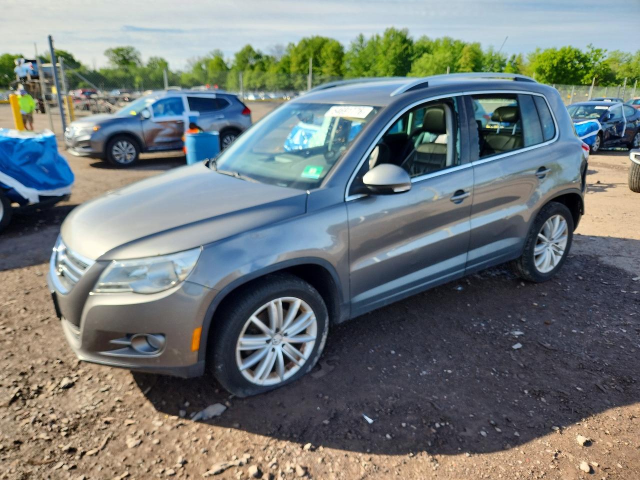 Salvage Volkswagen Tiguan Image