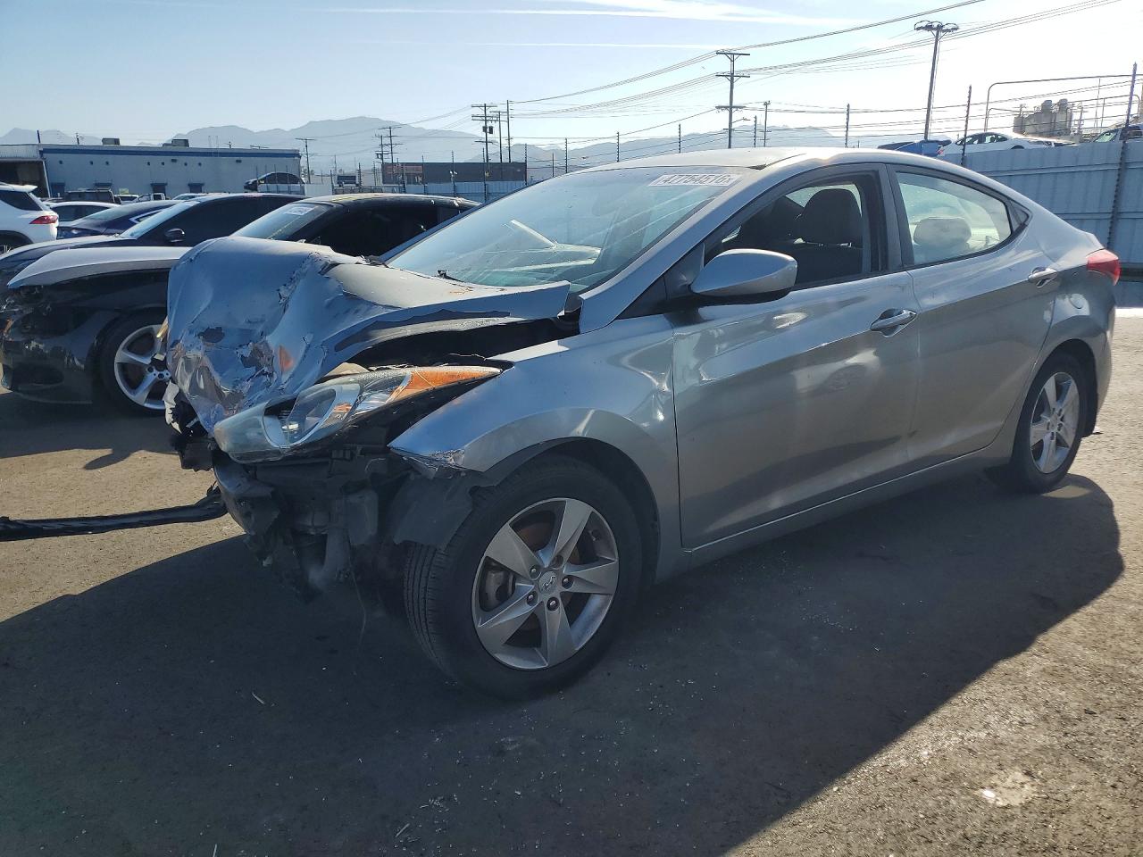 Salvage Hyundai ELANTRA Image